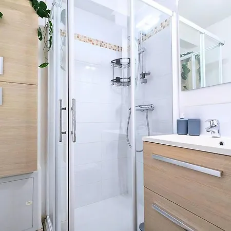 Cap Piscine/parking/terrasse - 200m De La * Agde